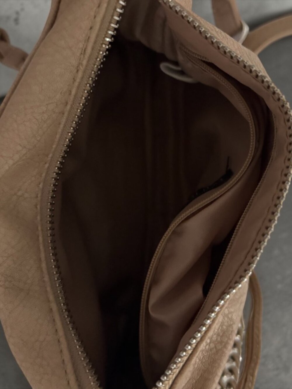 Cotton On taupe crossbody bag - Picture 3 of 5